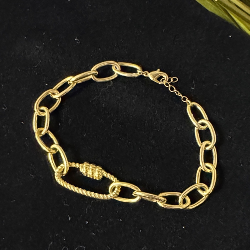 Elegant Gold Tone Chain Bracelet